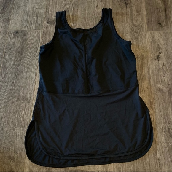 Lululemon tank top mesh detailing - Picture 3 of 5